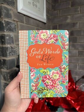 God's Words of Life for Women — Floral Turquoise & Coral Devotional Book